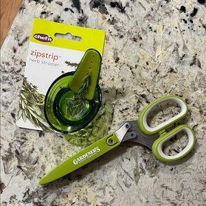 Chef'n Zipstrip Herb Stripper and Gardener's Scissors Set